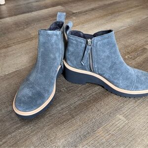 Tom’s Maude Suede Ankle Boot Women’s Size 6 Gray Side Zip